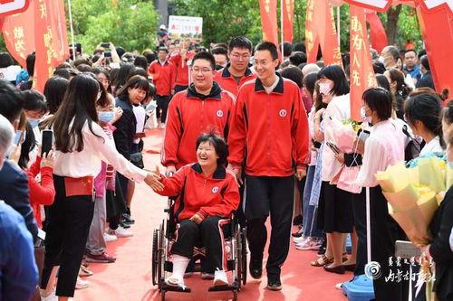 学校男孩成人礼视频