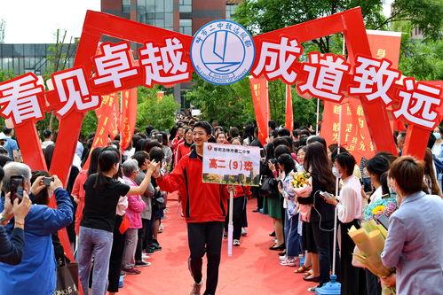 学校男孩成人礼视频