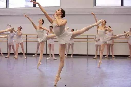 踩胯成人舞蹈视频,揭秘踩胯成人舞蹈的奥秘与技巧