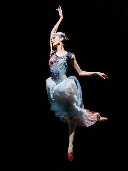 中吴广场成人舞蹈视频,活力四溢的舞动时光