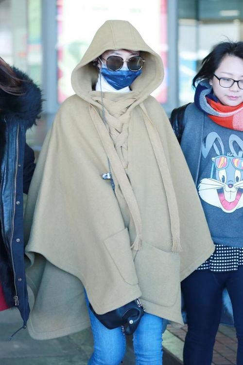 成人游泳斗篷介绍视频,成人游泳斗篷——您的水上安全守护者