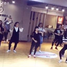 成人舞蹈五人简单视频,成人舞动魅力瞬间捕捉