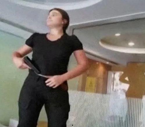 成人男生压腿被打视频