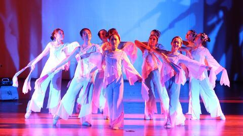 成人剧目舞蹈视频群舞